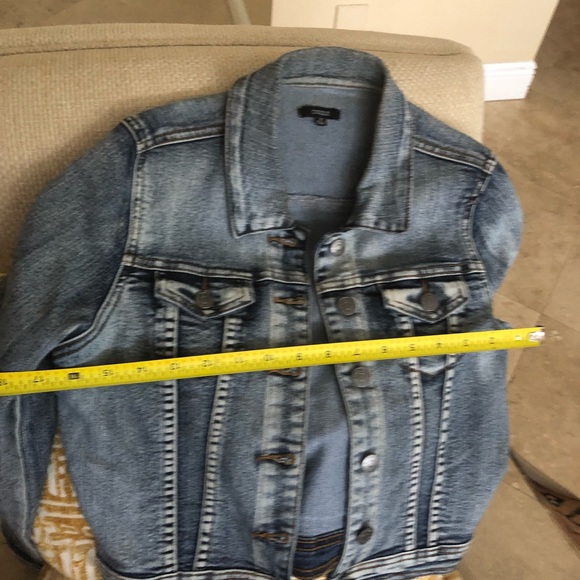 Cropped Denim Jean Jacket - Picture 7 of 11